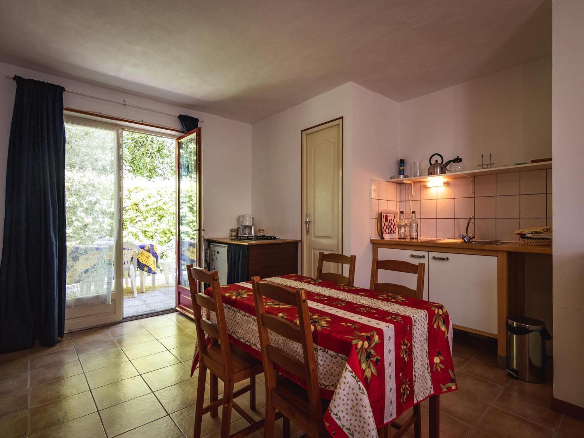 Appealing Apartment In Vezac With Swimming Pool Beynac-et-Cazenac Luaran gambar