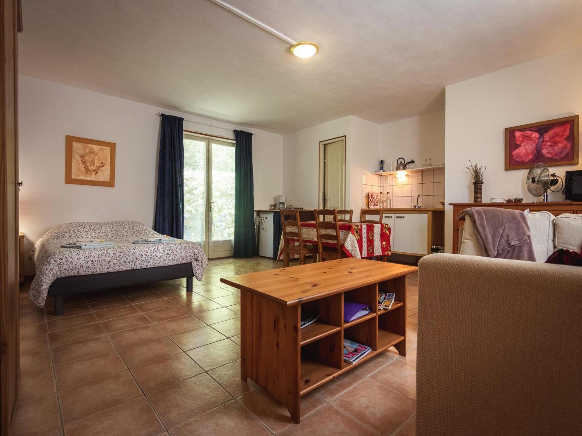 Appealing Apartment In Vezac With Swimming Pool Beynac-et-Cazenac Luaran gambar