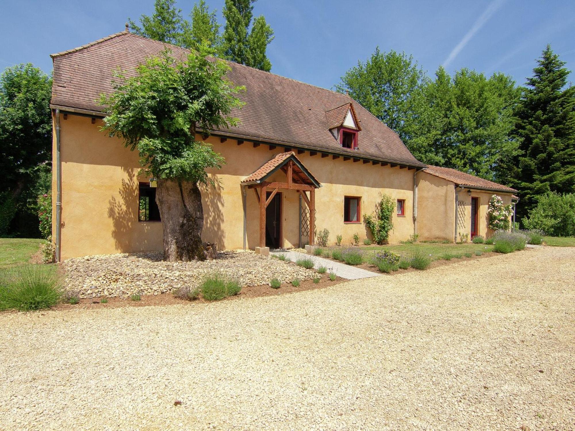 Appealing Apartment In Vezac With Swimming Pool Beynac-et-Cazenac Luaran gambar