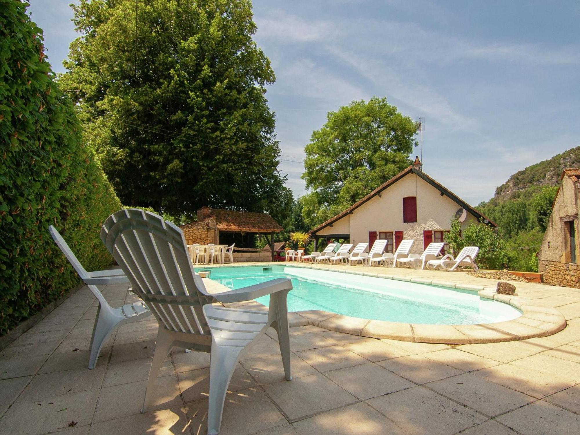 Appealing Apartment In Vezac With Swimming Pool Beynac-et-Cazenac Luaran gambar