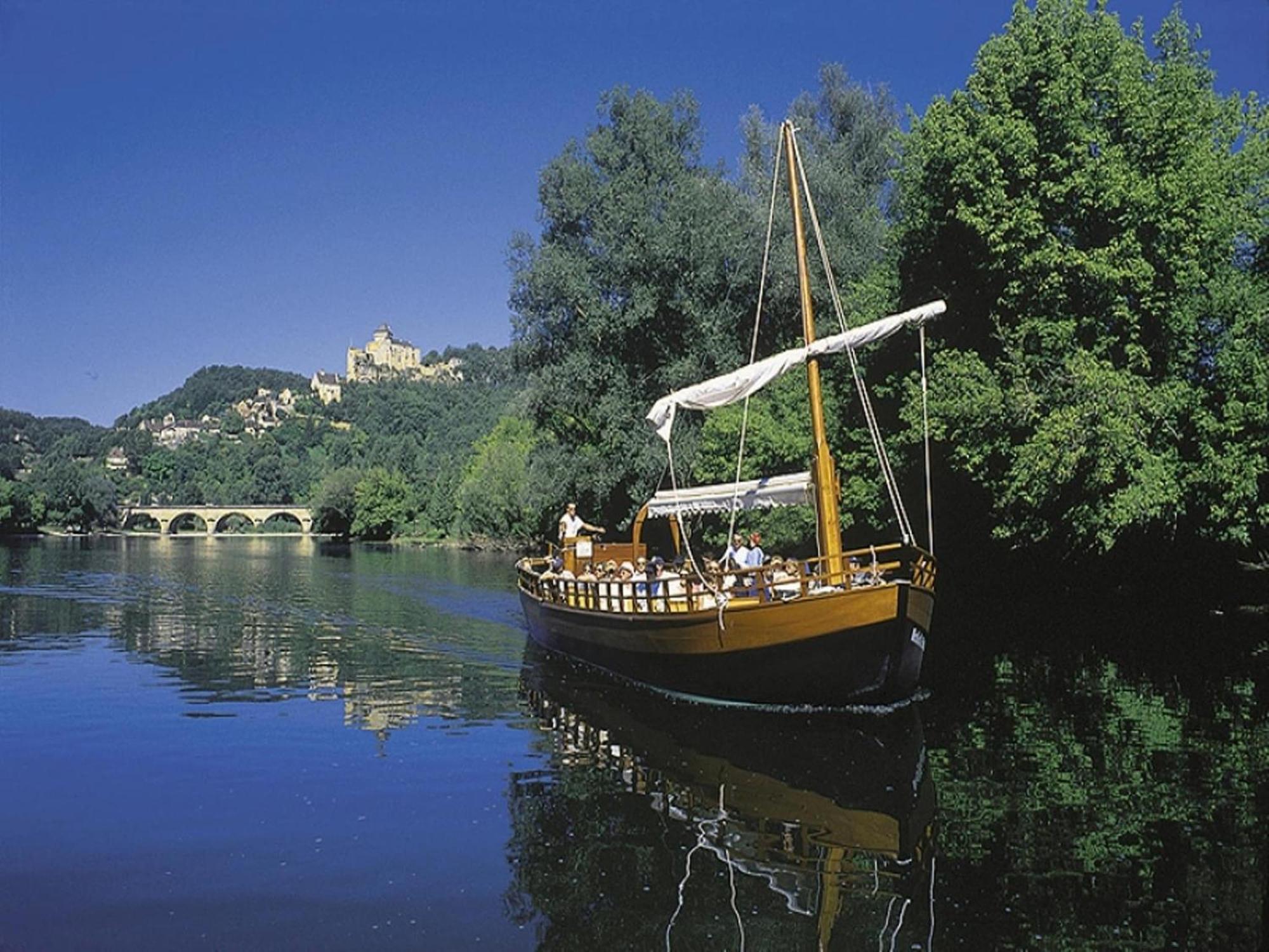 Appealing Apartment In Vezac With Swimming Pool Beynac-et-Cazenac Luaran gambar